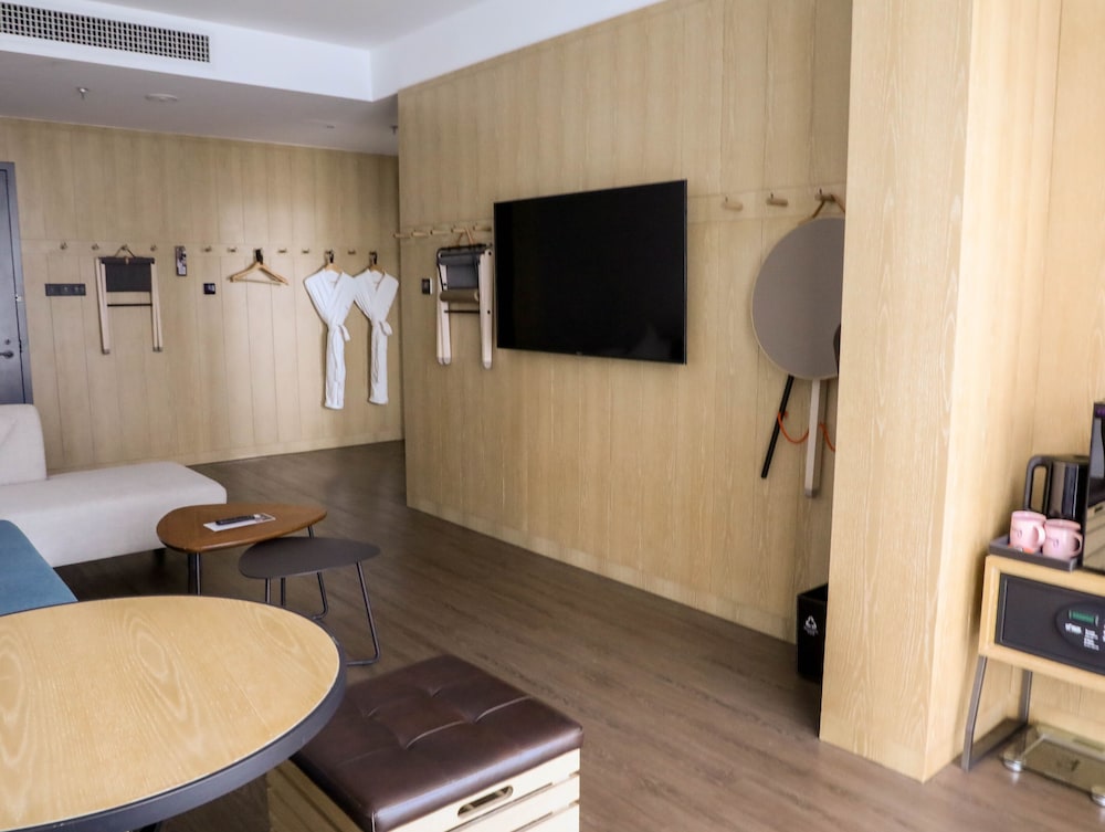 moxy shenzhen north station