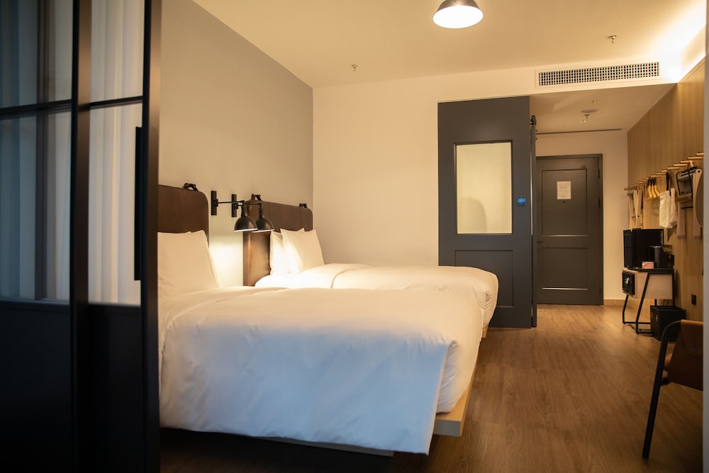 moxy shenzhen north station