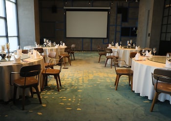 moxy shenzhen north station