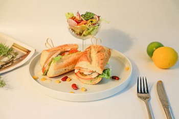 moxy shenzhen north station