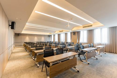 atour hotel jiaxing haiyan haifeng road