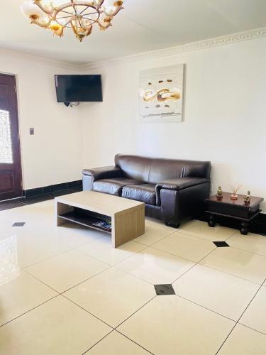 airport doozy guest house