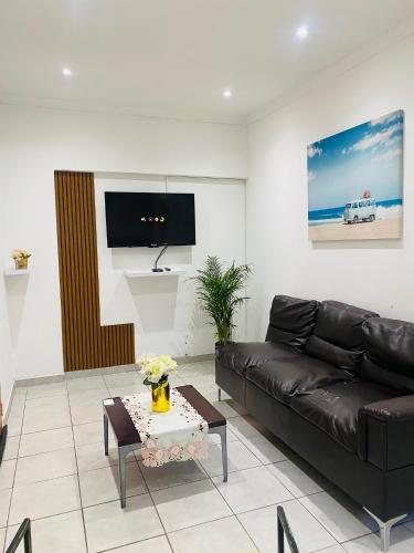 airport doozy guest house