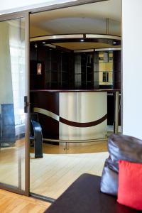 airport doozy guest house