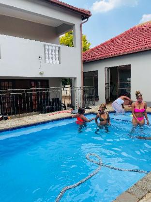 airport doozy guest house