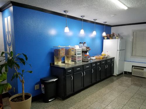 indysouth western inn