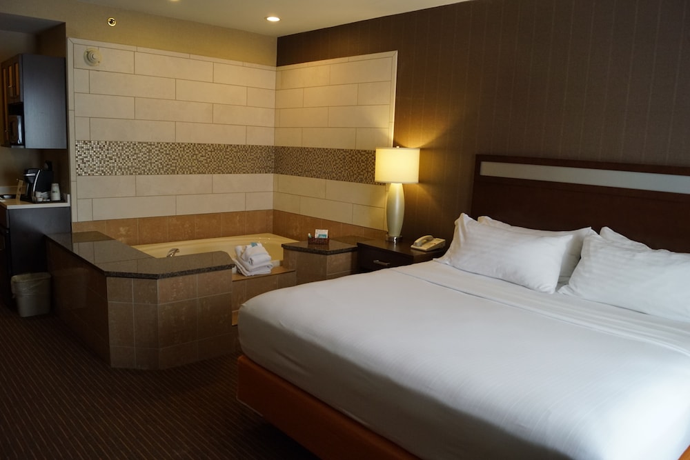 holiday inn express hotel and suites watertown thousand island by ihg