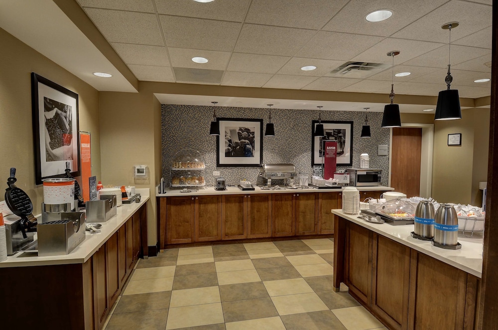 hampton inn and suites baltimore woodlawn