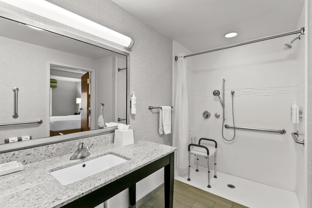 hampton inn and suites baltimore woodlawn