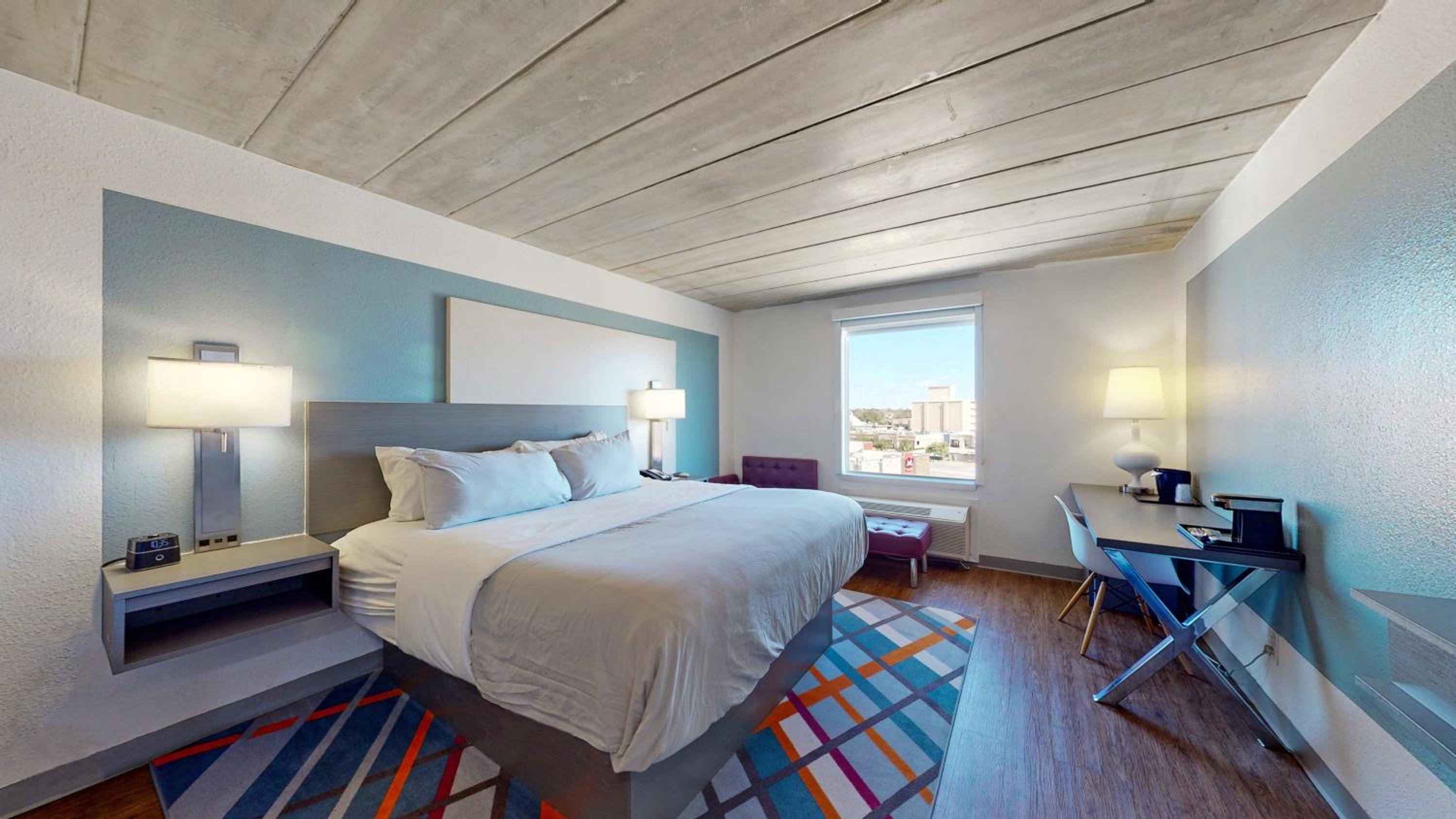 hampton inn and suites baltimore woodlawn