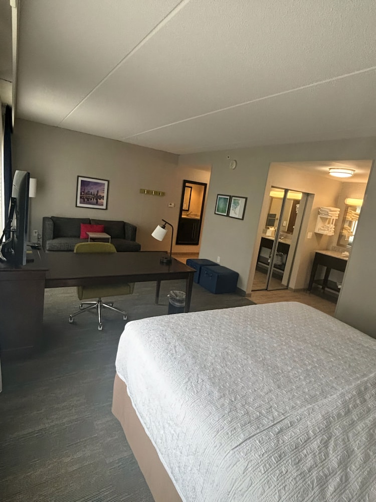 hampton inn and suites baltimore woodlawn