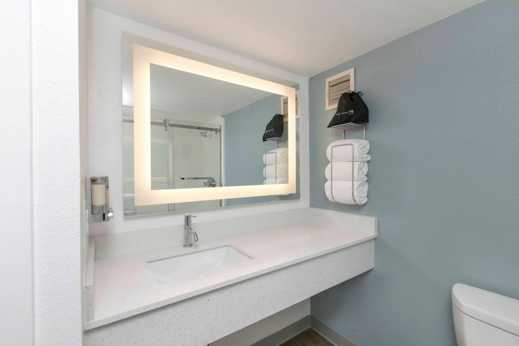 hampton inn and suites baltimore woodlawn