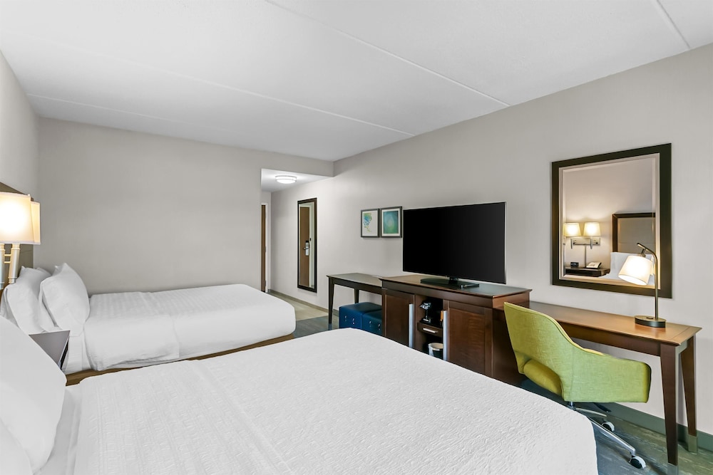 hampton inn and suites baltimore woodlawn