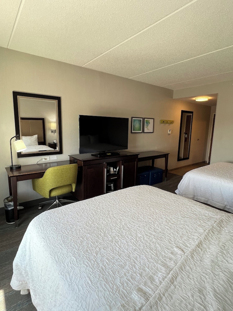 hampton inn and suites baltimore woodlawn