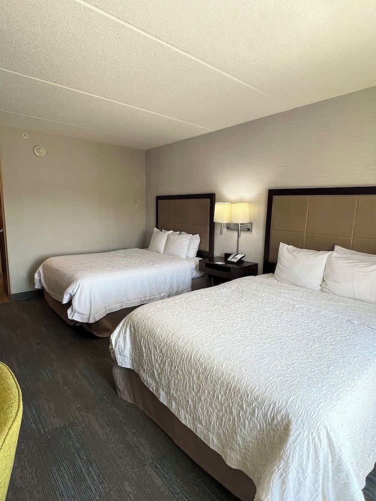 hampton inn and suites baltimore woodlawn