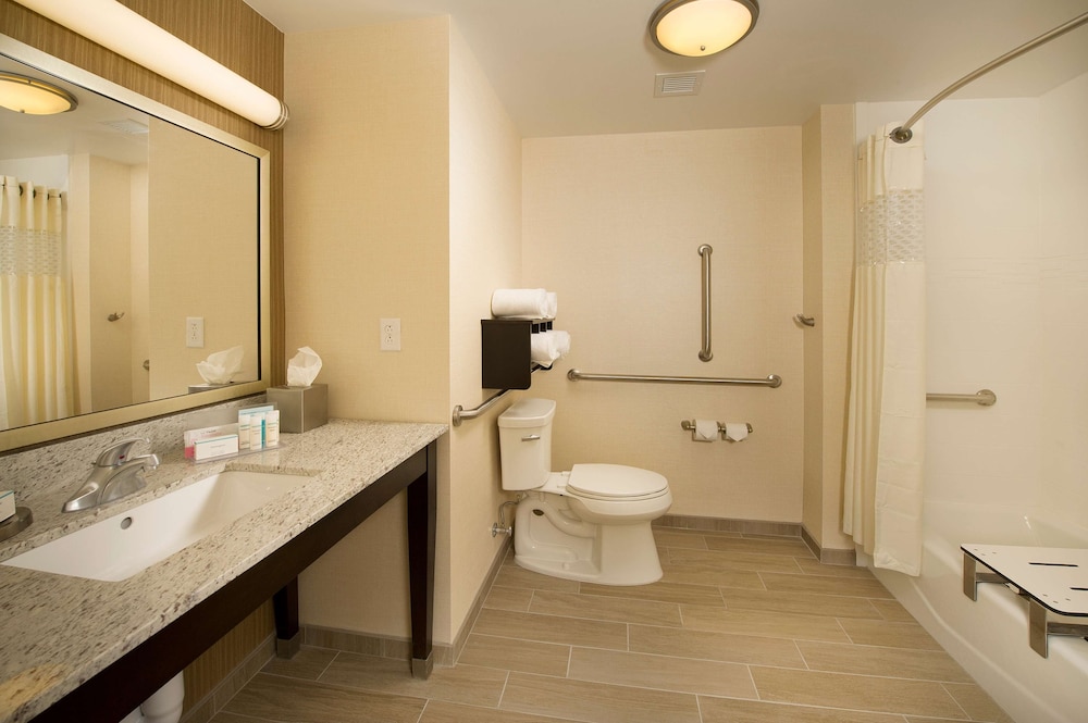 hampton inn and suites baltimore woodlawn