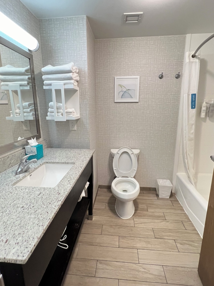 hampton inn and suites baltimore woodlawn