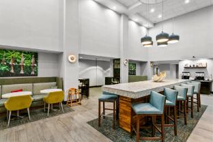 hampton inn and suites baltimore woodlawn