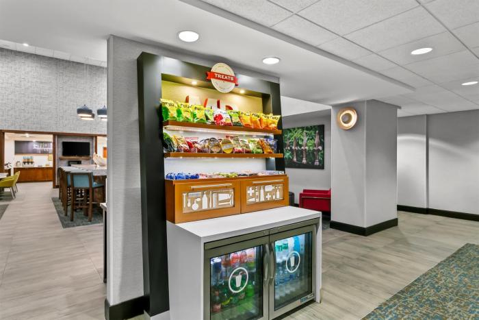 hampton inn and suites baltimore woodlawn