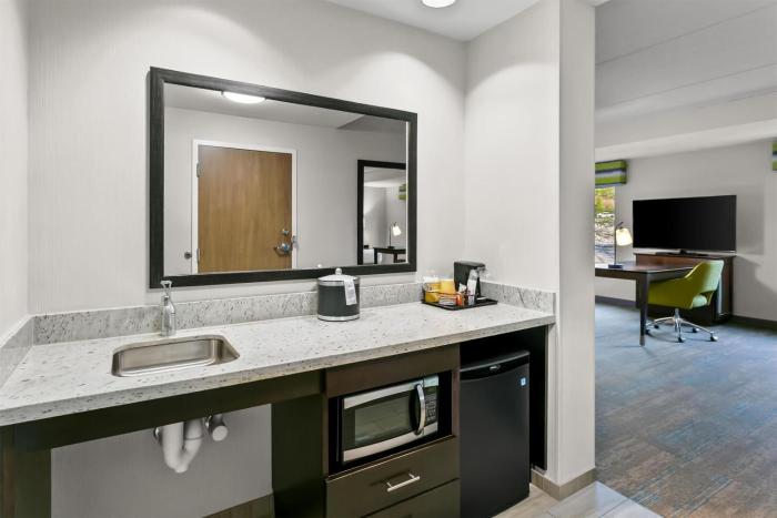 hampton inn and suites baltimore woodlawn