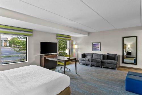 hampton inn and suites baltimore woodlawn