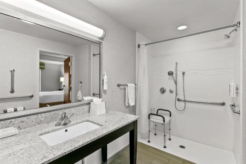 hampton inn and suites baltimore woodlawn