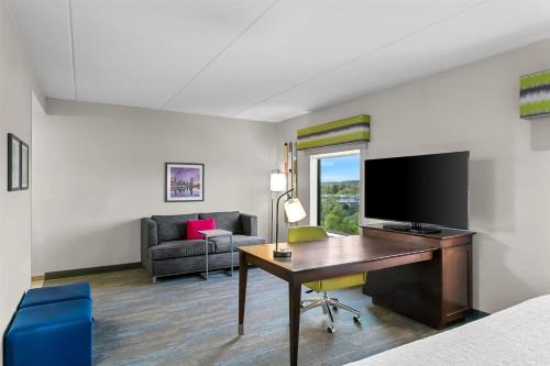 hampton inn and suites baltimore woodlawn