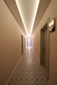 dolphin park hotel