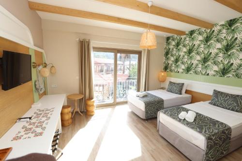 dolphin park hotel