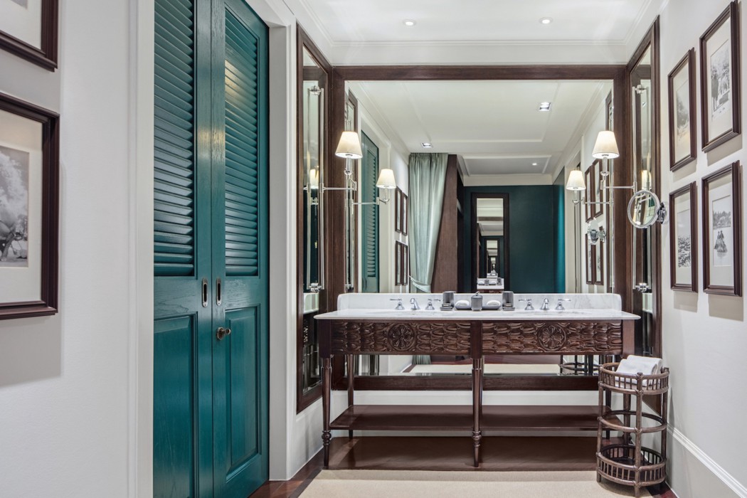 137 pillars house