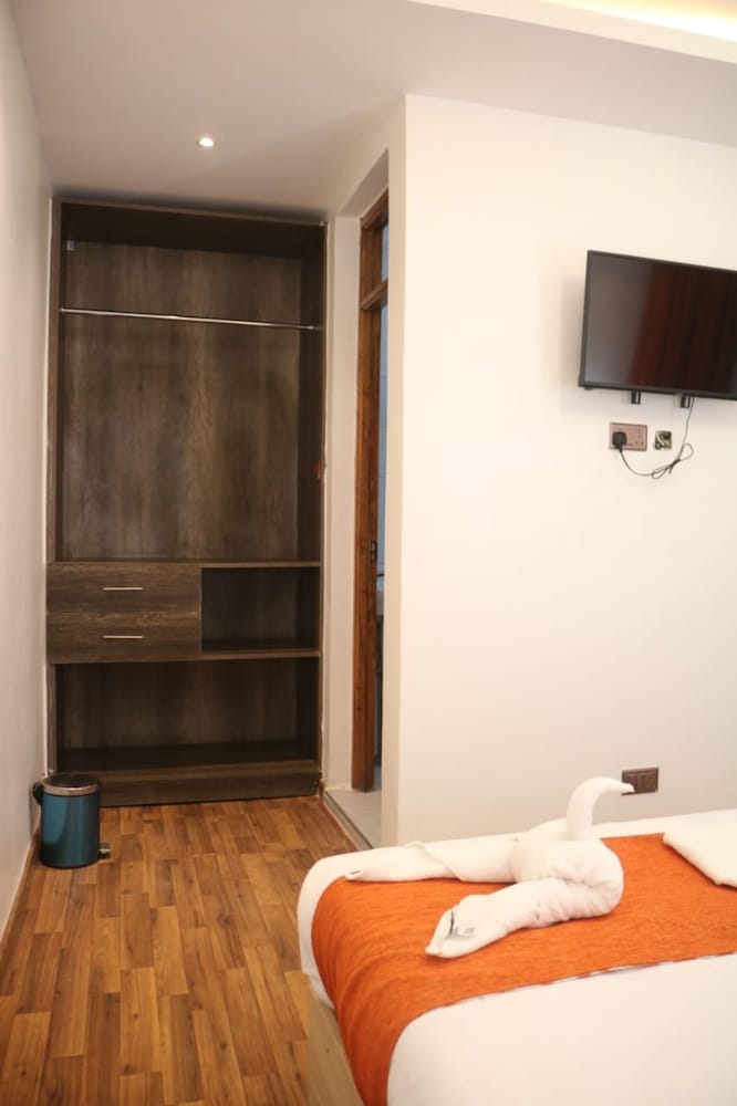 old station lounge naivasha