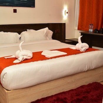 old station lounge naivasha