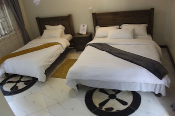 montane safaris hotel