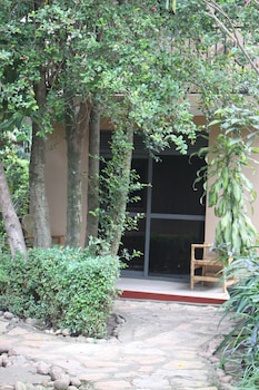 montane safaris hotel