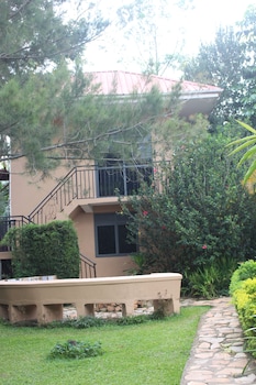 montane safaris hotel