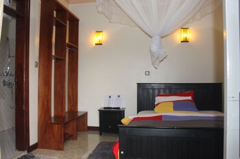 montane safaris hotel