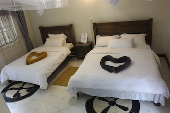 montane safaris hotel