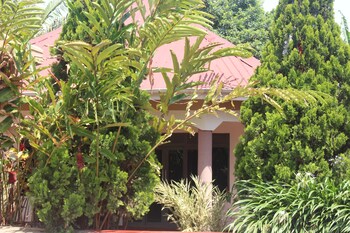 montane safaris hotel