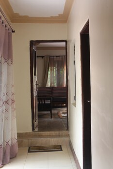 montane safaris hotel