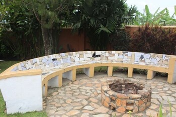 montane safaris hotel