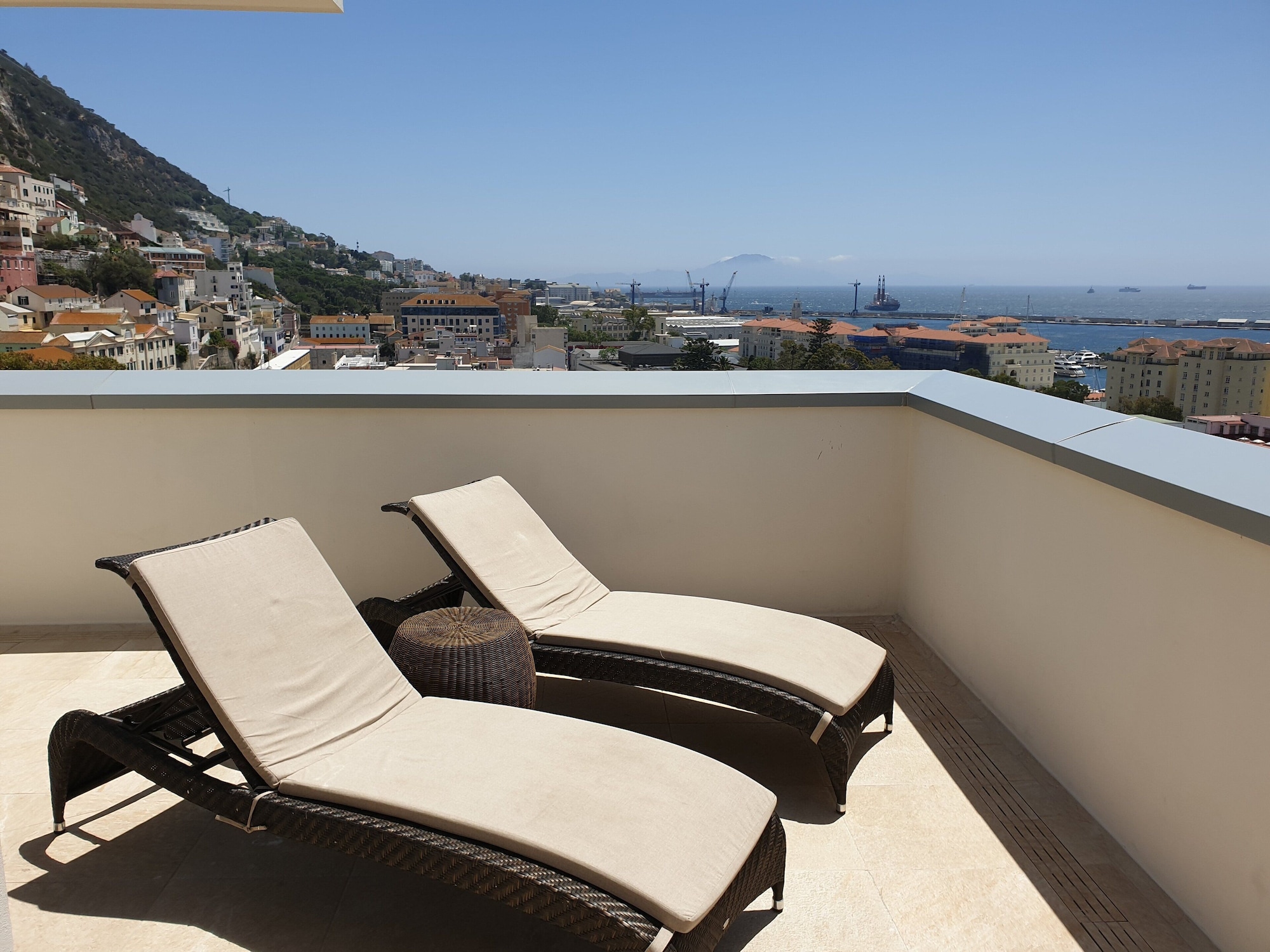 The Eliott Hotel,Gibraltar War Memorial>>Campo De Gibraltar,4 star