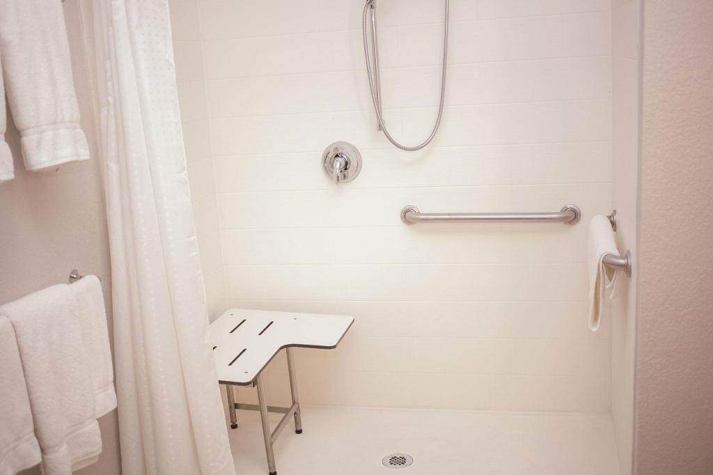 holiday inn express hotel and suites by ihg