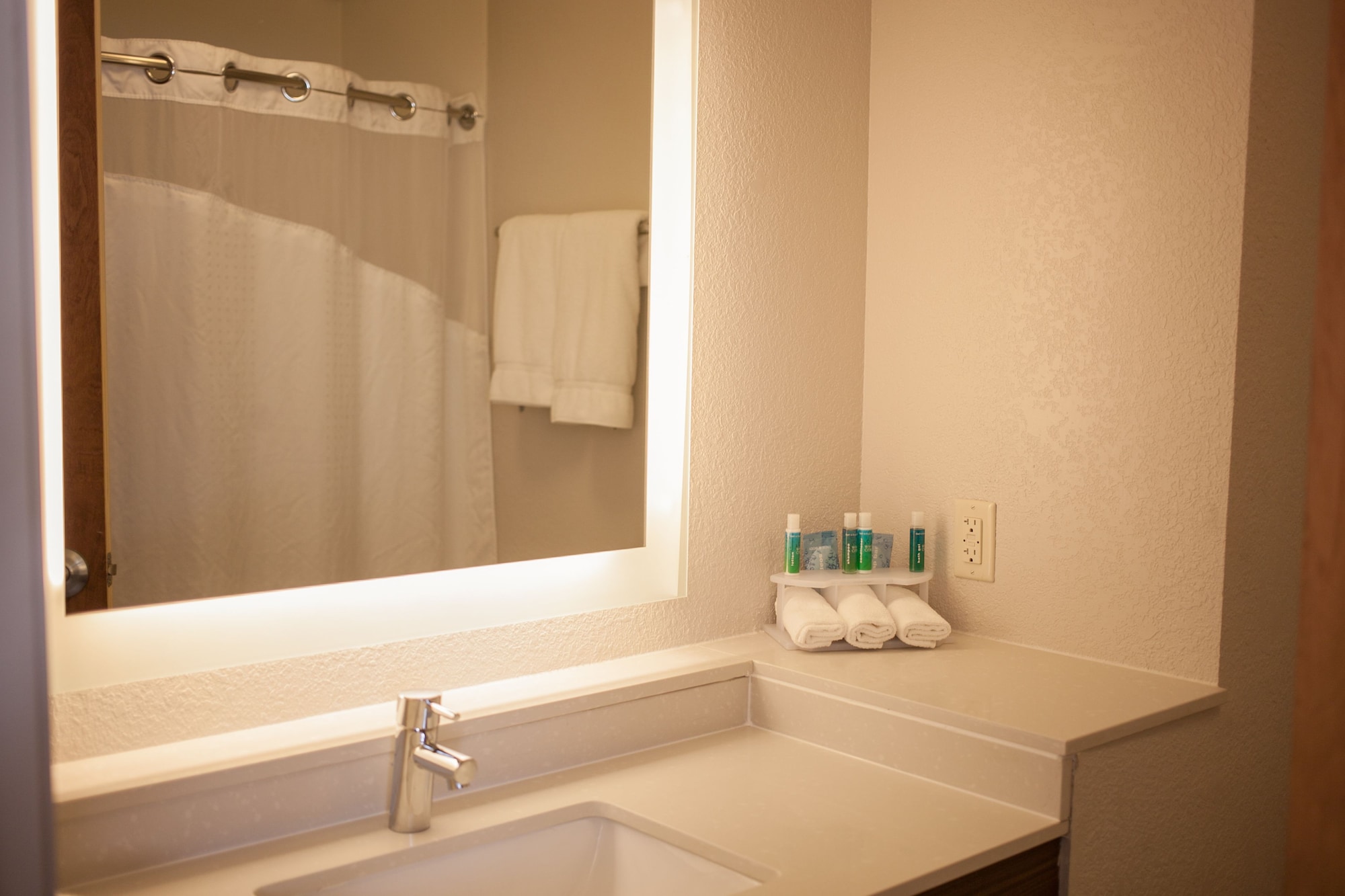 holiday inn express hotel and suites by ihg