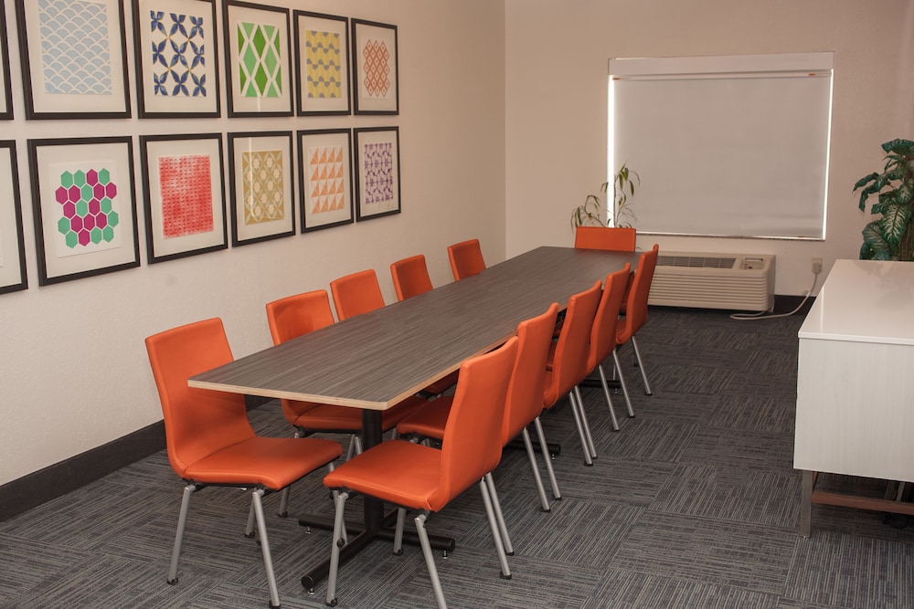 holiday inn express hotel and suites by ihg
