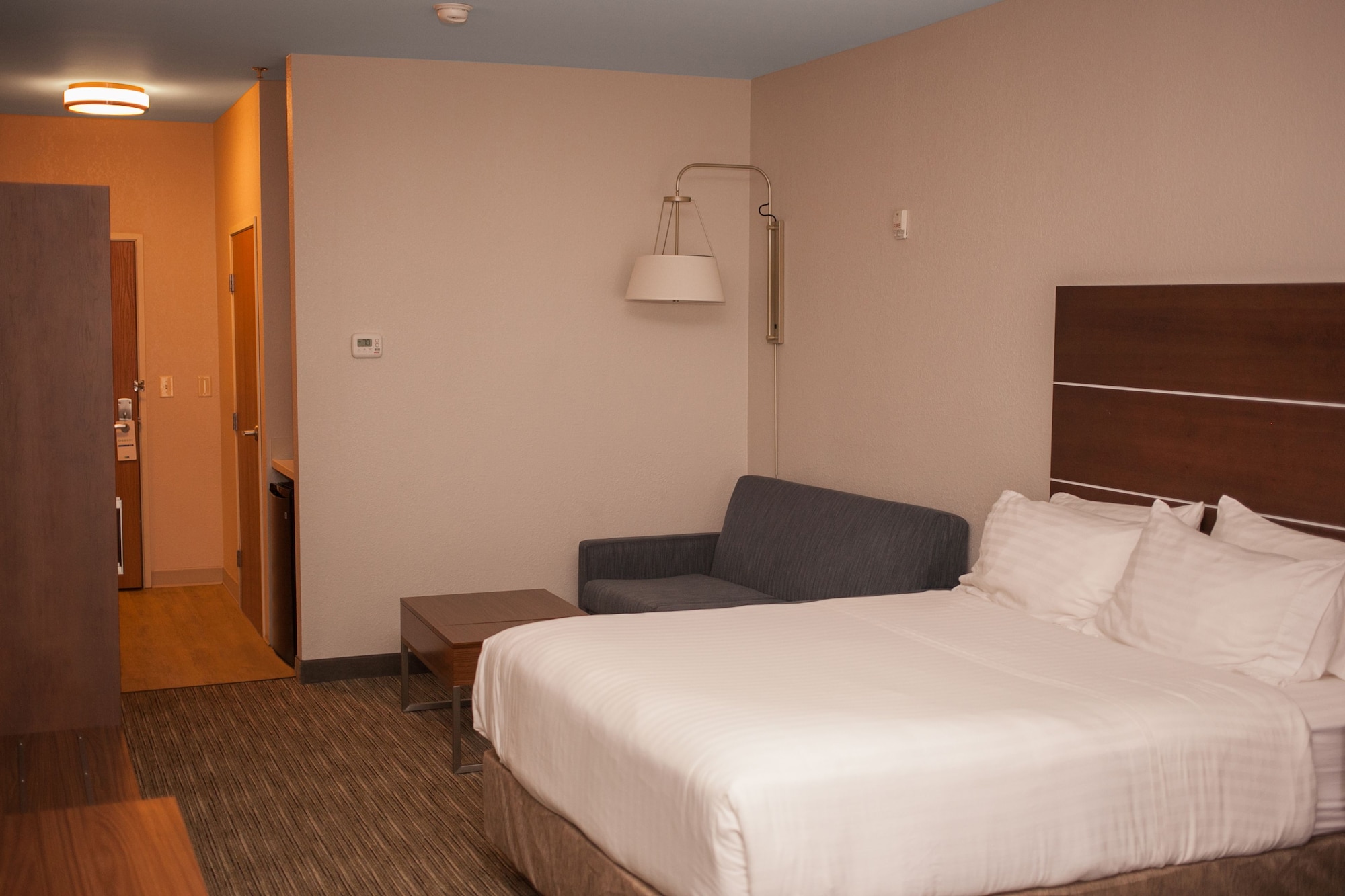 holiday inn express hotel and suites by ihg
