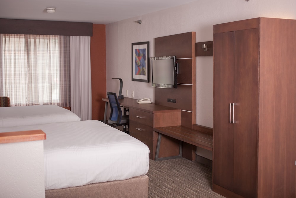 holiday inn express hotel and suites by ihg