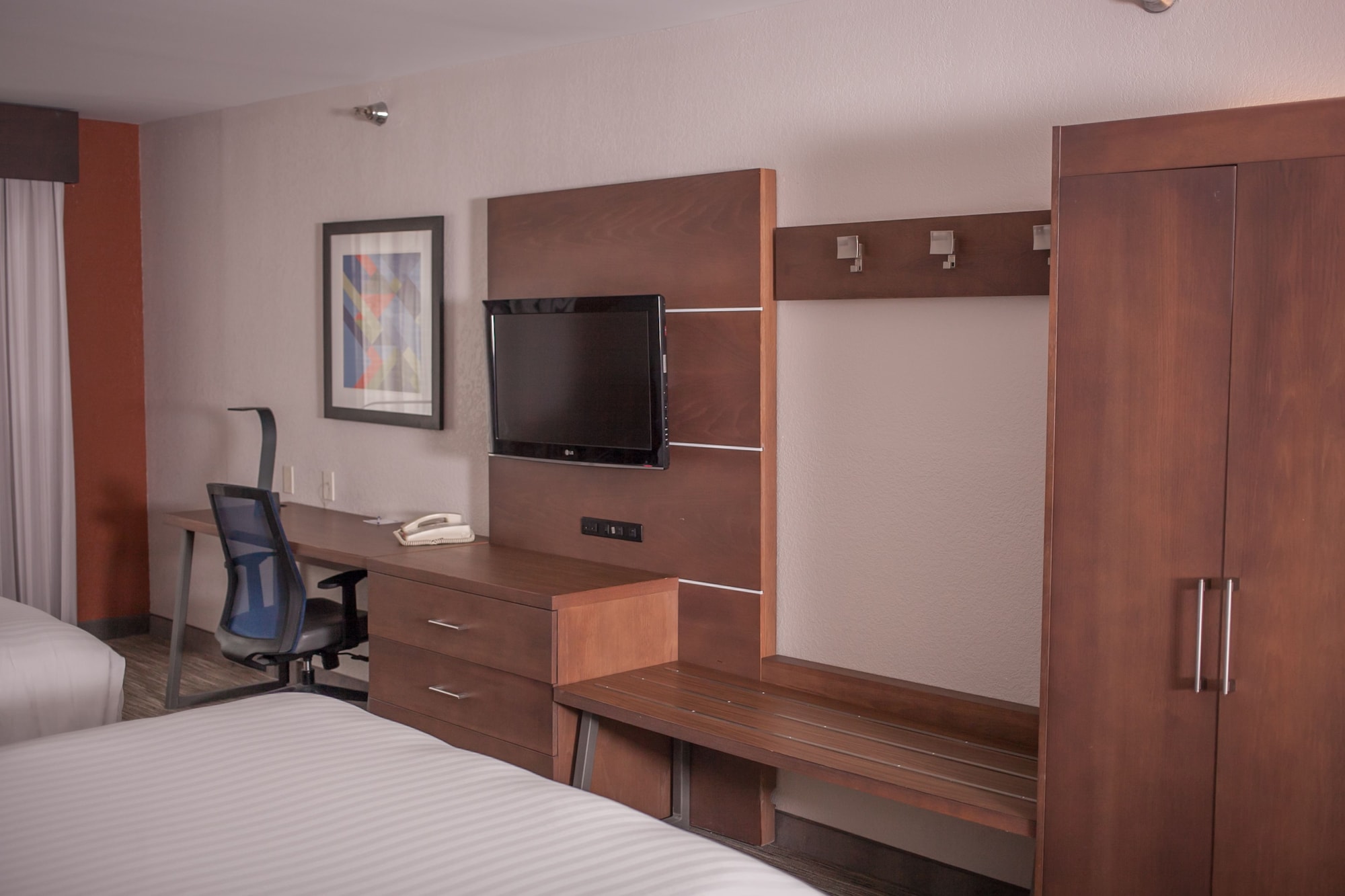 holiday inn express hotel and suites by ihg