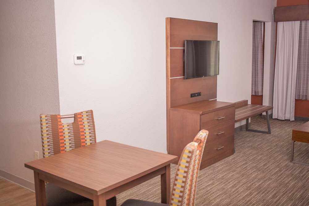 holiday inn express hotel and suites by ihg