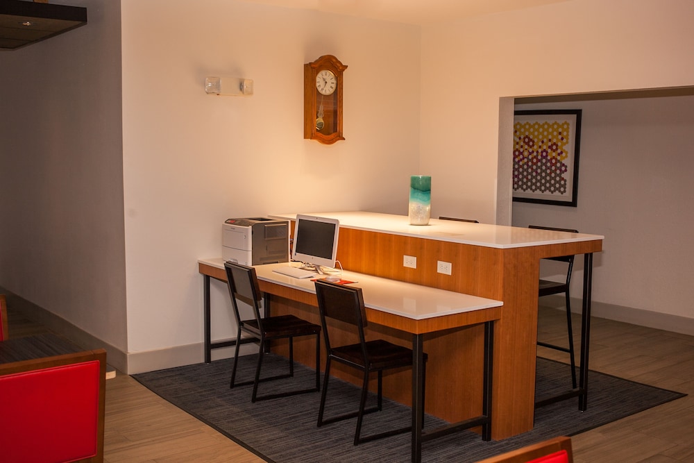 holiday inn express hotel and suites by ihg