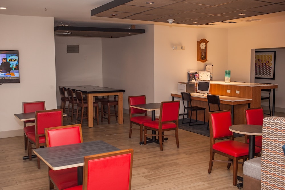 holiday inn express hotel and suites by ihg